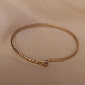 Elegant Gold Bangle Bracelet